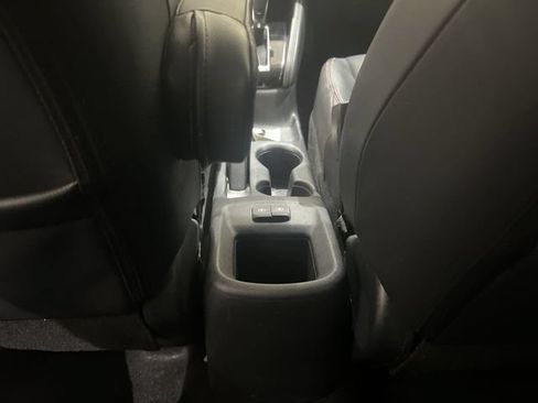 Used 2019 Nissan Kicks SR w/ SR Premium Package FWD image 19