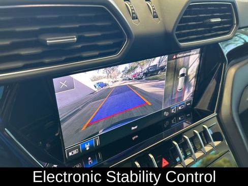 Used 2022 Lamborghini Urus image 13