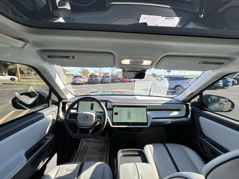 Used 2024 Rivian R1S Adventure image 20