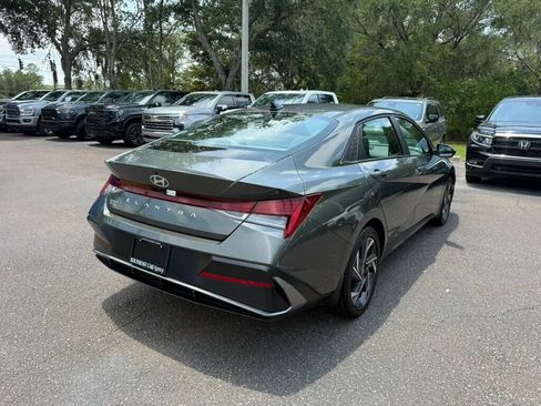 Used 2025 Hyundai Elantra SEL FWD image 11