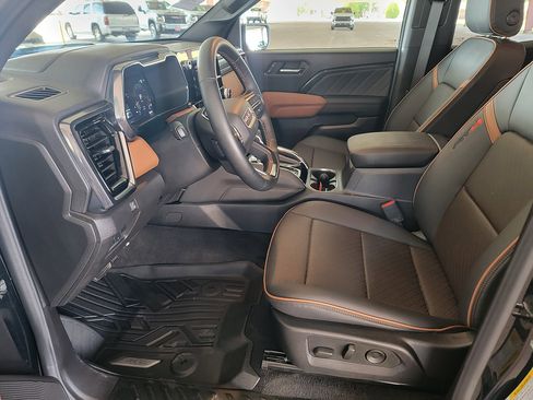 Used 2025 GMC Canyon AT4 w/ AT4 Premium Package AWD/4WD image 2