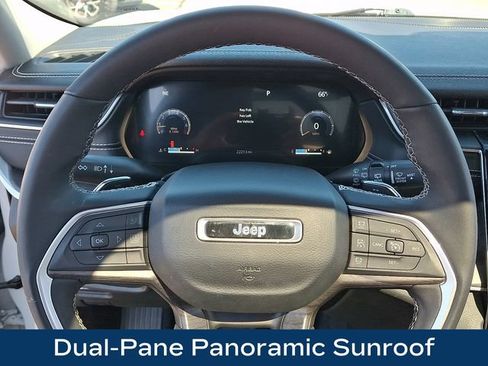 Used 2023 Jeep Grand Cherokee L Limited AWD/4WD image 4