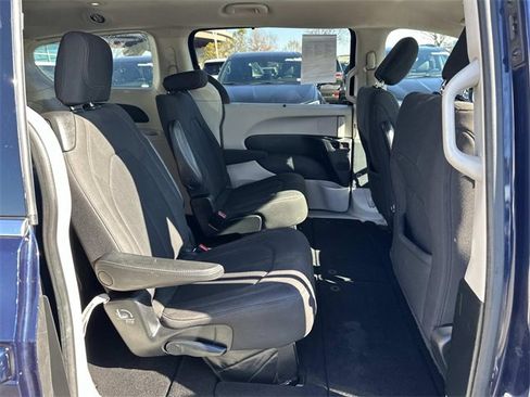 Certified 2019 Chrysler Pacifica Touring Plus image 10