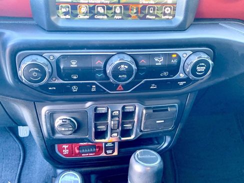 Used 2022 Jeep Gladiator Rubicon w/ LED Lighting Group image 32