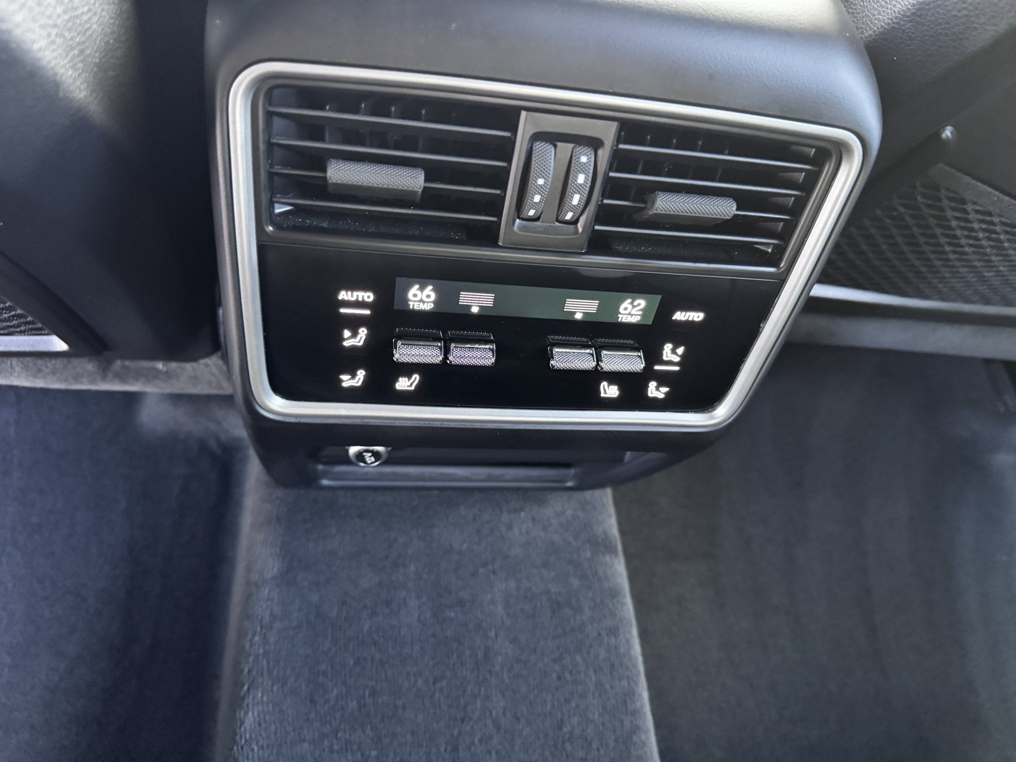 Certified 2024 Porsche Cayenne S AWD/4WD image 26