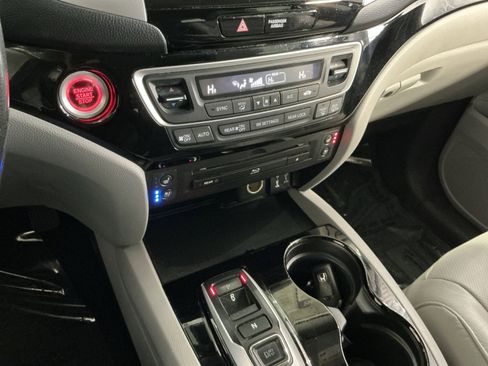 Used 2018 Honda Pilot Elite image 22