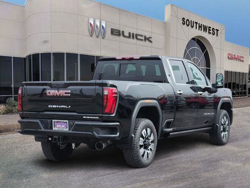 New 2026 GMC Sierra 2500 Denali w/ Denali Reserve Package image 5