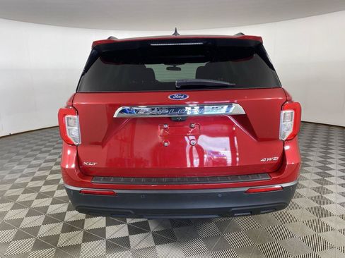 Used 2023 Ford Explorer XLT AWD/4WD image 18