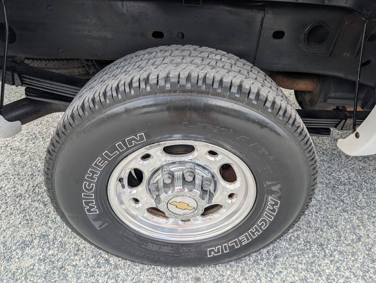 Used 2004 Chevrolet Silverado 2500 LS w/ Skid Plate Package AWD/4WD image 6