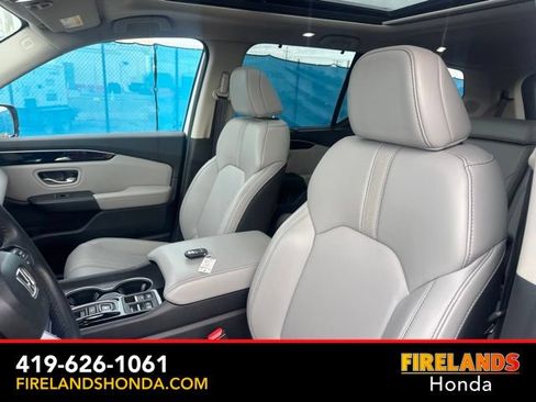 Used 2023 Honda Pilot Touring image 16