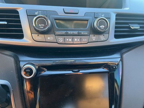 Used 2016 Honda Odyssey Touring Elite image 19