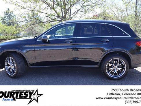 Used 2021 Mercedes-Benz GLC 300 4MATIC image 3