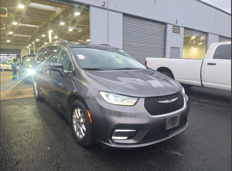 Used 2021 Chrysler Pacifica Touring-L FWD image 1