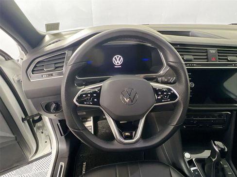Used 2024 Volkswagen Tiguan SE R-Line image 10