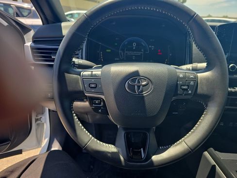 Used 2025 Toyota Camry SE FWD image 14