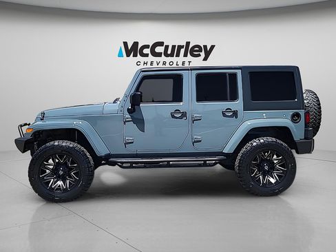 Used 2015 Jeep Wrangler Unlimited Sahara w/ Connectivity Group AWD/4WD image 4