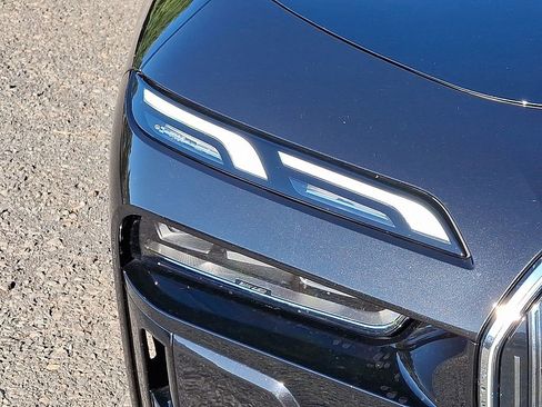 Used 2025 BMW 740i xDrive image 9