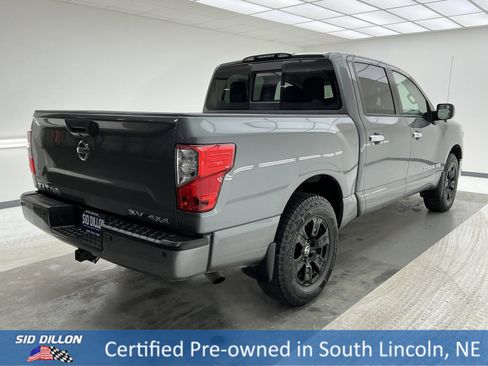 Used 2018 Nissan Titan SV w/ SV Convenience Package image 4