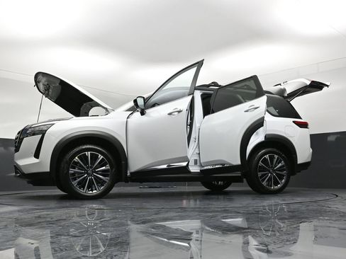 New 2026 Nissan Pathfinder Platinum AWD/4WD image 40