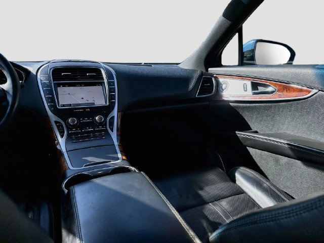 Used 2017 Lincoln MKX Reserve w/ Luxury Package AWD/4WD image 25