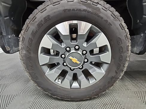 Used 2024 Chevrolet Silverado 2500 Custom w/ Custom Value Package image 42