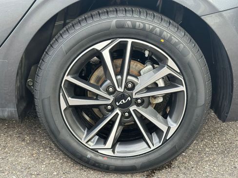 Used 2022 Kia Forte LXS w/ LXS Technology Package image 7