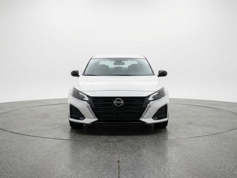 Used 2025 Nissan Altima 2.5 SV FWD image 2