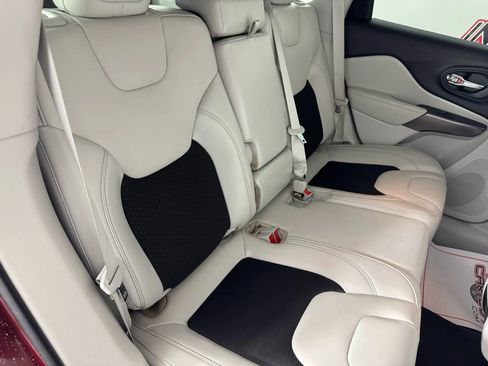 Used 2020 Jeep Cherokee Latitude Plus image 35