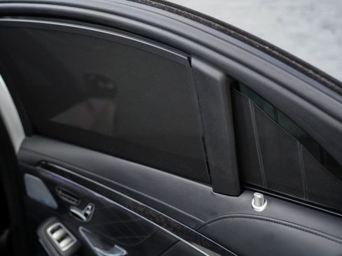 Used 2018 Mercedes-Benz S 560 Sedan w/ AMG Line Exterior image 38