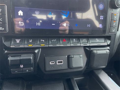 Used 2022 GMC Sierra 2500 AT4 w/ AT4 Preferred Package image 27