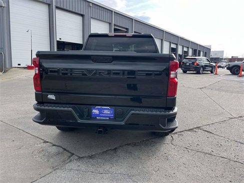 Used 2025 Chevrolet Silverado 1500 Custom w/ Turbomax Blackout Package image 4