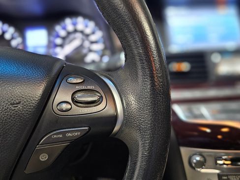 Used 2015 INFINITI Q70 L 3.7 w/ Technology Package image 16