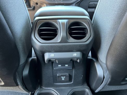 New 2025 Jeep Wrangler Unlimited Rubicon w/ Technology Group image 32