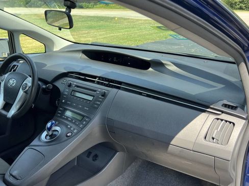 Used 2011 Toyota Prius Five image 19