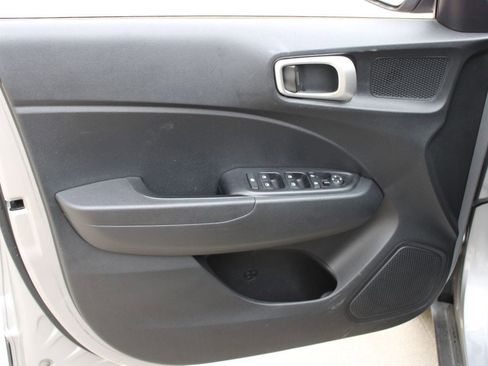 Used 2024 Hyundai Venue SEL image 20