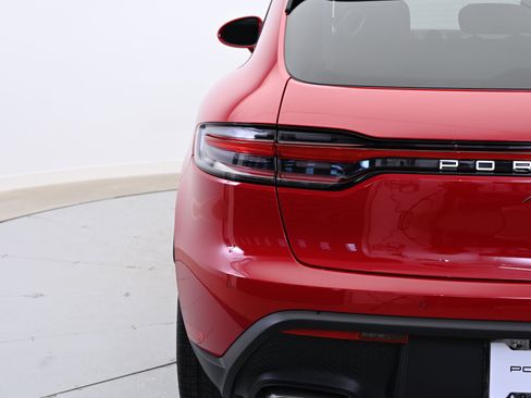 Used 2025 Porsche Macan image 13
