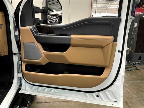 Used 2024 Ford F350 Lariat image 25