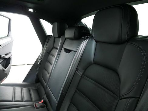 Certified 2025 Porsche Macan GTS image 22