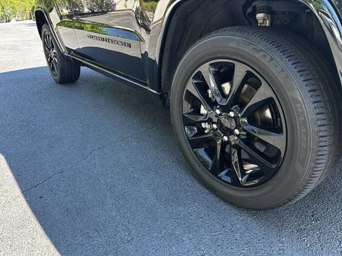 Used 2022 Jeep Grand Cherokee Laredo X AWD/4WD image 11