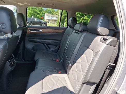Used 2024 Volkswagen Atlas SE AWD/4WD image 20