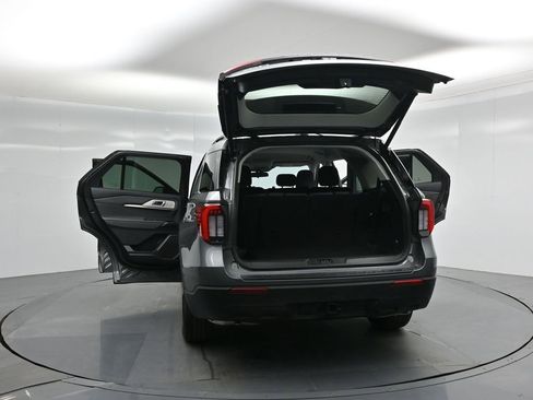 Used 2025 Ford Explorer Active image 32