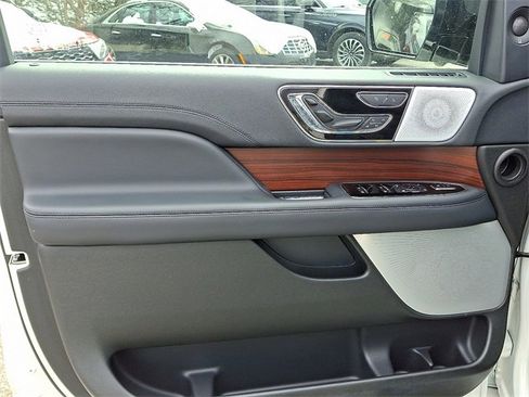 Used 2023 Lincoln Navigator Reserve image 12