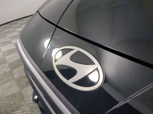 Used 2025 Hyundai Elantra SE FWD image 13