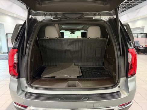 Used 2025 GMC Yukon Elevation w/ Elevation Premium Package AWD/4WD image 8