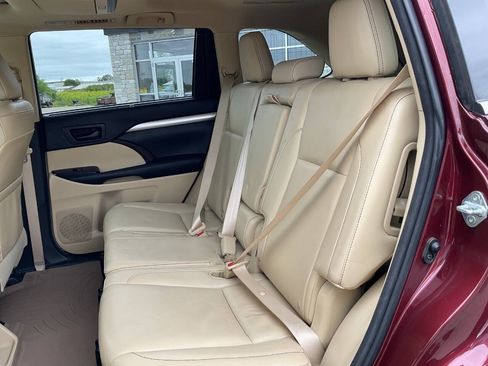 Used 2015 Toyota Highlander XLE AWD/4WD image 32