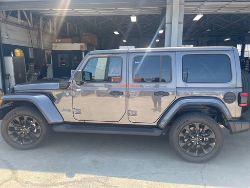 Used 2025 Jeep Wrangler Unlimited Sahara AWD/4WD image 7