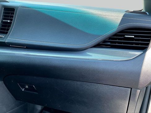 Used 2016 Toyota Sienna SE w/ SE Preferred Package FWD image 18