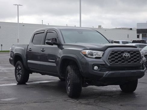 Used 2021 Toyota Tacoma TRD Off-Road w/ Technology Package AWD/4WD image 15