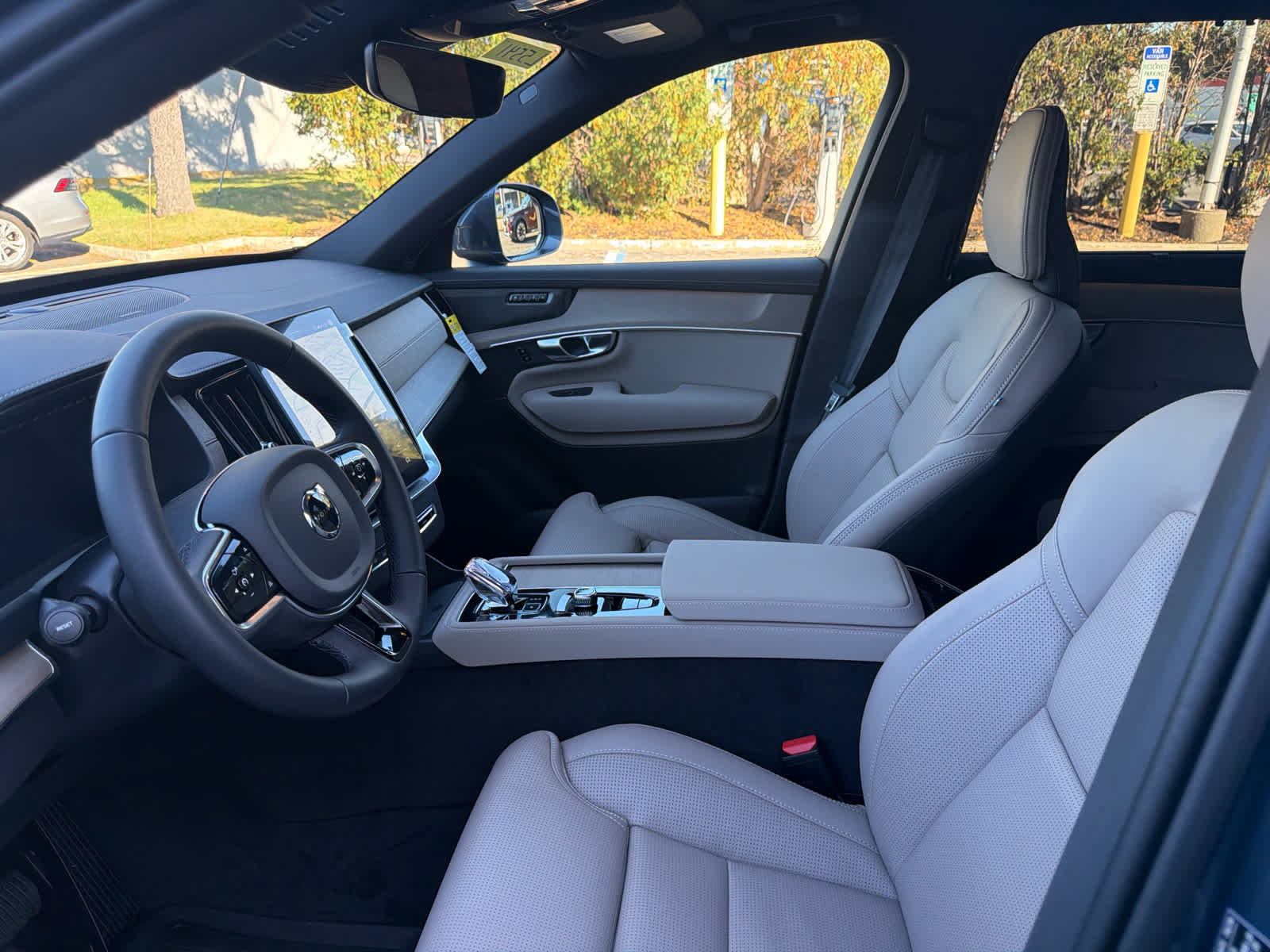 Used 2027 Volvo XC90 B6 Ultra AWD/4WD image 14