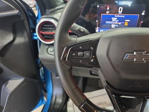 Used 2025 Chevrolet Trax RS w/ Sunroof Package FWD image 16